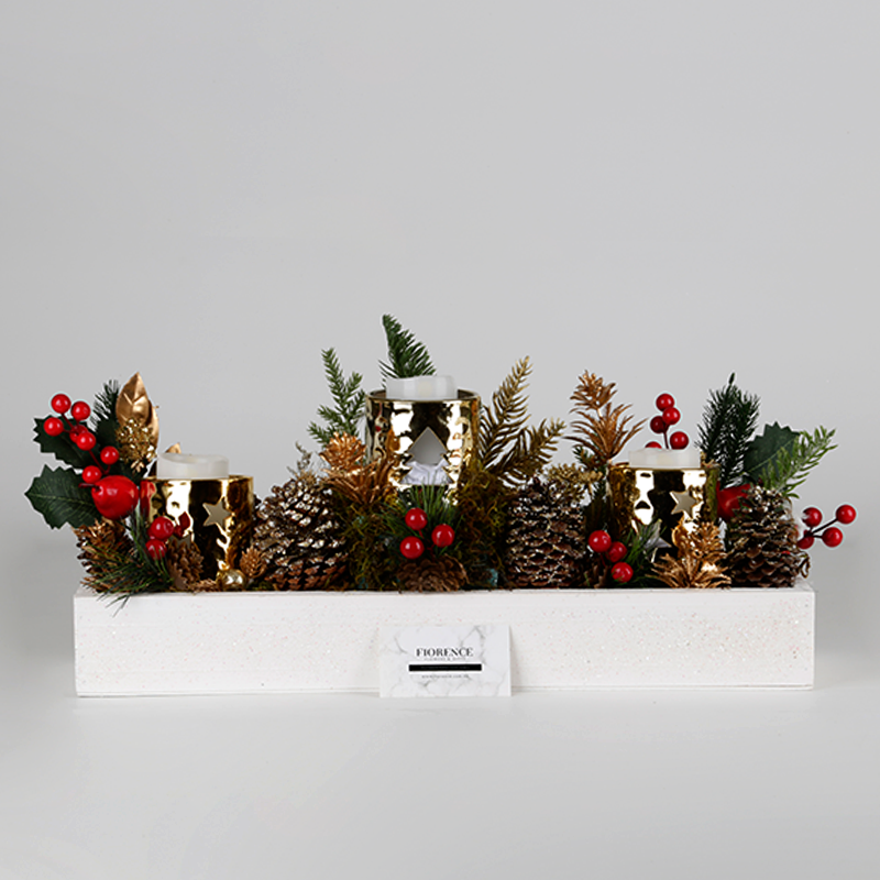 Centro de Mesa Navideño Clásico con Tres Velas LED