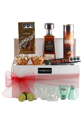 Spectacular gift with Tequila Añejo 1800, Chocolates & Snacks