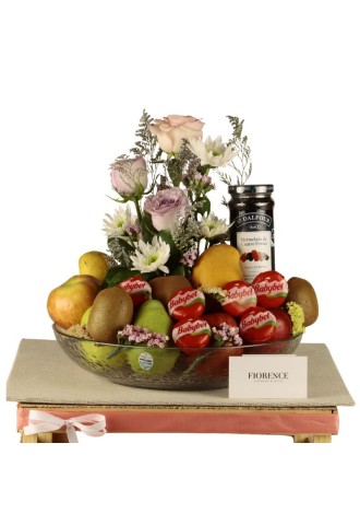 Detalle floral con Fruta, Mermelada y Quesos