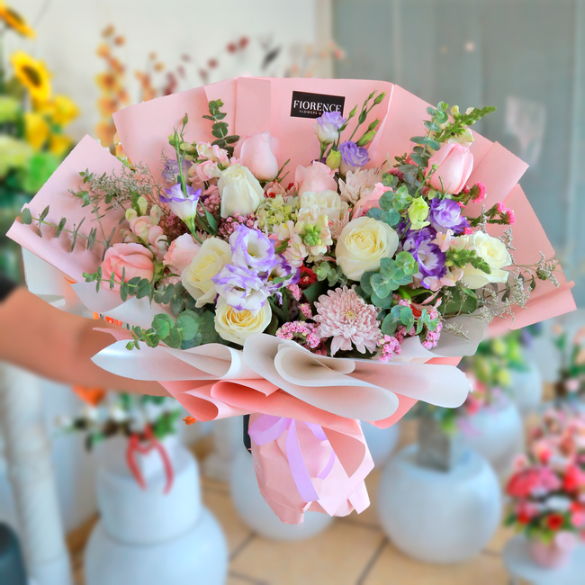 Las Flores de Berenice, Rosas, Lisianthus en Ramo Estilo Coreano