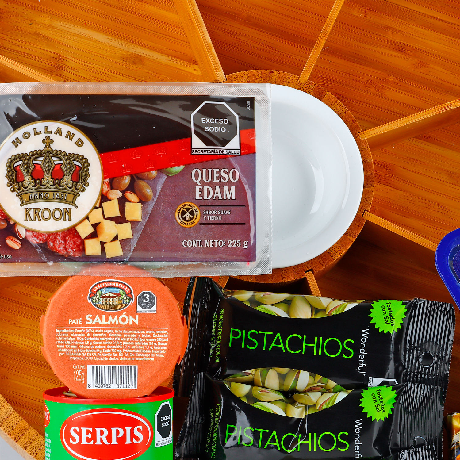 Botanero de bambú de lujo y productos gourmet