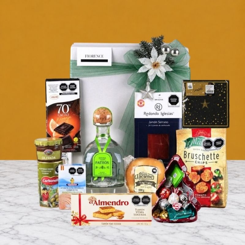 Caja Gourmet Navideña con Tequila Patrón Silver Cristalino y Botanas Premium
