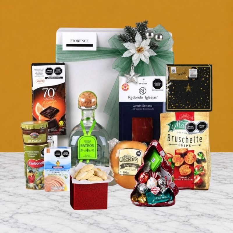 Caja Gourmet Navideña con Tequila Patrón Silver Cristalino y Botanas Premium