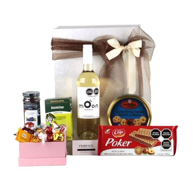 Special Gourmet Gift with Moon France Wine and Delicacies