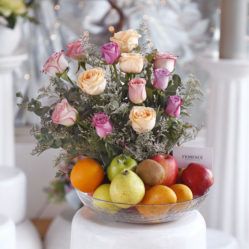 Jardín de rosas y fruta