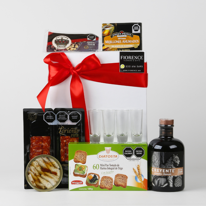 Gift with Mezcal Creyente and Gourmet Products