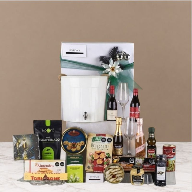 Deluxe Christmas Gift with Wines and Gourmet Selection