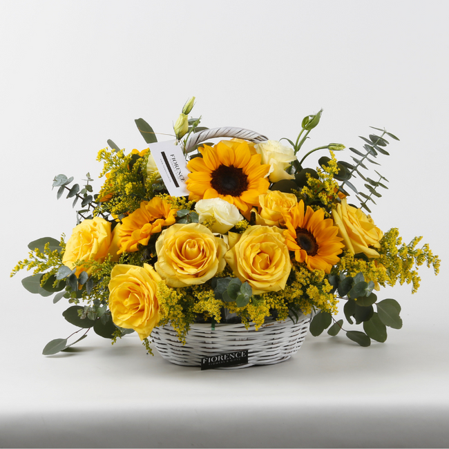 Canasta Felicity con Girasoles y Rosas