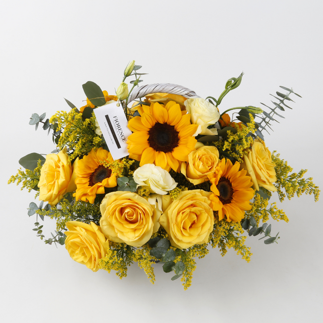 Canasta Felicity con Girasoles y Rosas