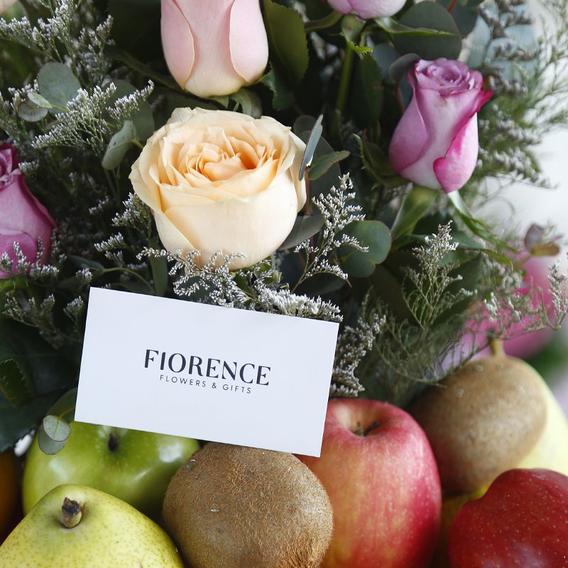 Jardín de rosas y fruta