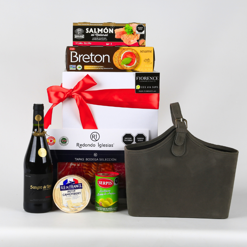 Canasta con Vino Tinto y Charcutería