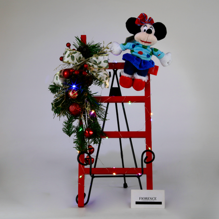 Escalera Navideña con Peluche de Mickey o Minnie Mouse