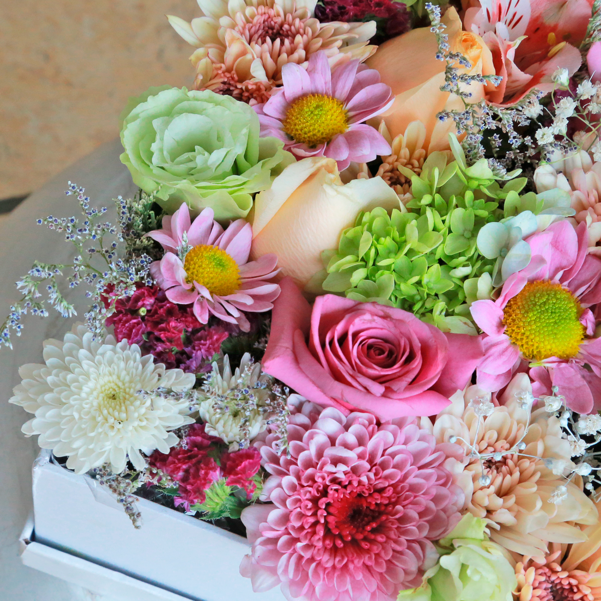 Fiore Box Sweet Sofia - Box of Roses - Floral arrangements in boxes – Fiorence ...