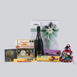 Caja de Regalo Navideña con Vino Blanco Espumoso Freixenet, Galletas y Chocolates