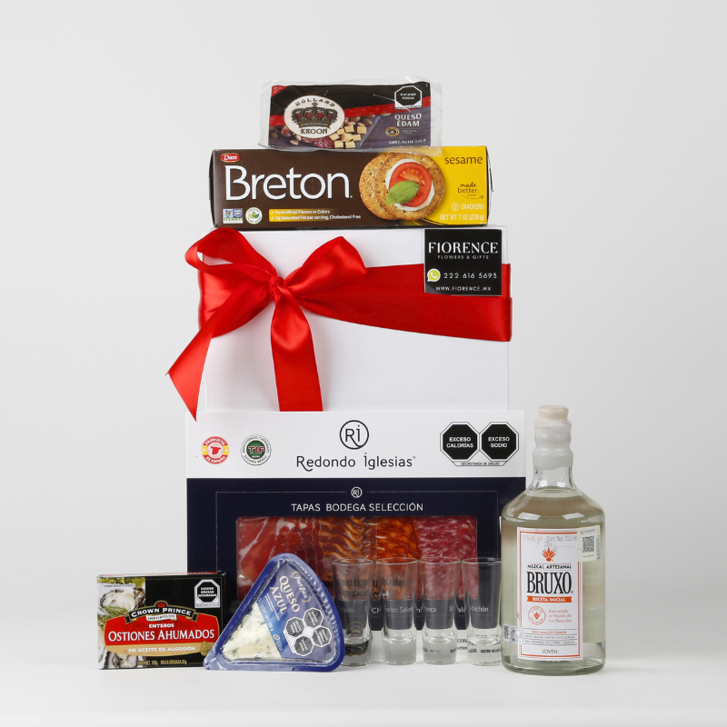 Delicious pairing with artisanal Mezcal and gourmet products