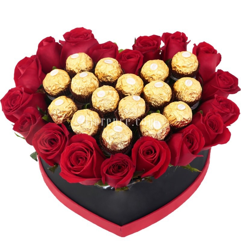 corazón de flores, chocolates, ferrero, flores, rosas rojas, floreria en puebla a domicilio, arreglos de flores, floristerías en puebla, arreglos de cumpleaños, arreglos florales regalos para ella
