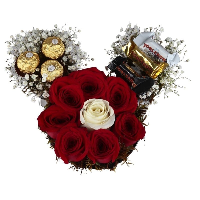 Tierno Detalle de Rosas y Chocolates