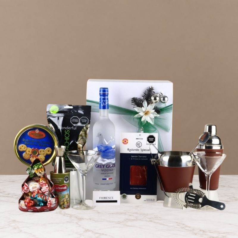 Increíble Regalo Navideño con Vodka Francés Grey Goose, Juego de Coctelería y Selección Gourmet