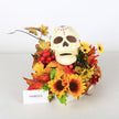 Centro de Mesa Día de Muertos con Calavera y Girasoles Otoñales