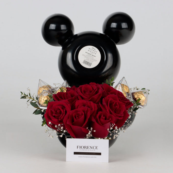 Tierno Detalle de Rosas y Chocolates
