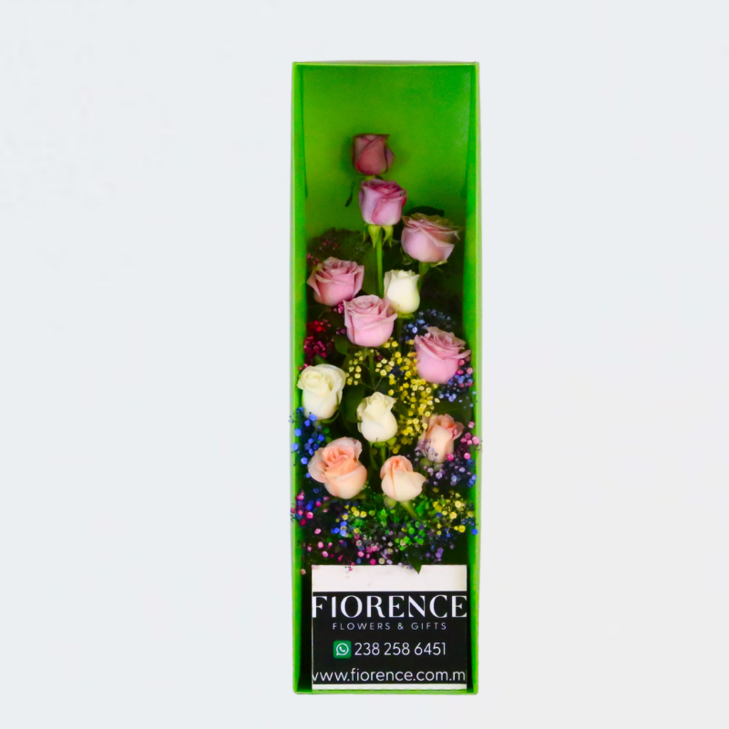 Fiorence Gift box with roses and rainbow Gypsophila.
