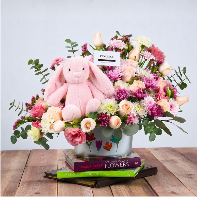 ¡Su Primer Arreglo Floral! Rosas, Peluche & Base Metálica