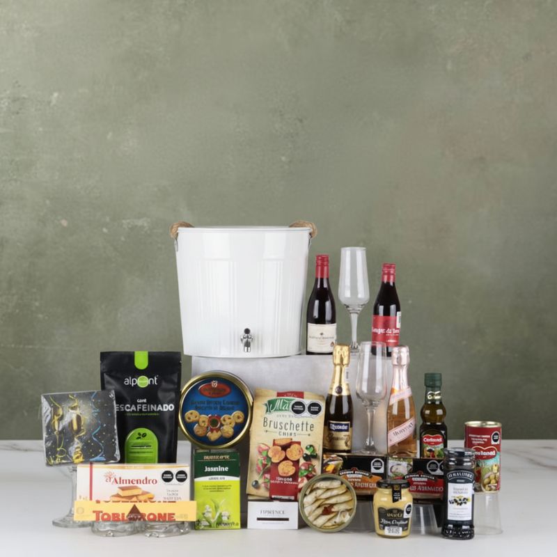 Luxury gift with wines and gourmet selection.