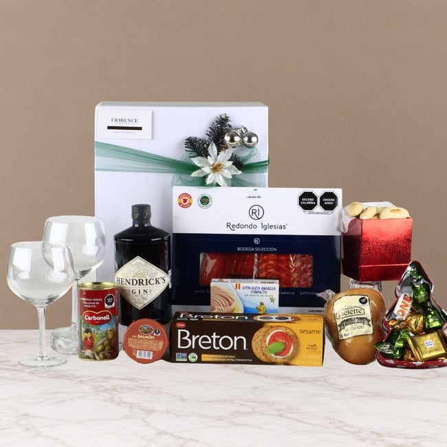 Caja de Regalo Navideña Deluxe Hendrick's Gin – Charcutería & Quesos