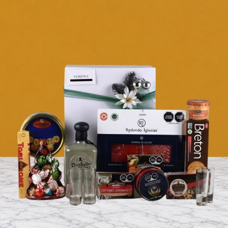 Regalo Navideño con Tequila Añejo Cristalino Don Julio 70 100% de Agave y Charcutería Premium