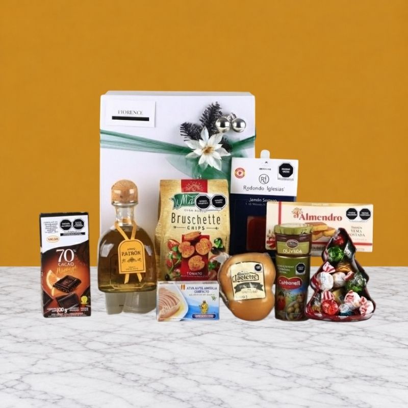 Caja Gourmet Navideña con Tequila Patrón Añejo y Botanas Premium