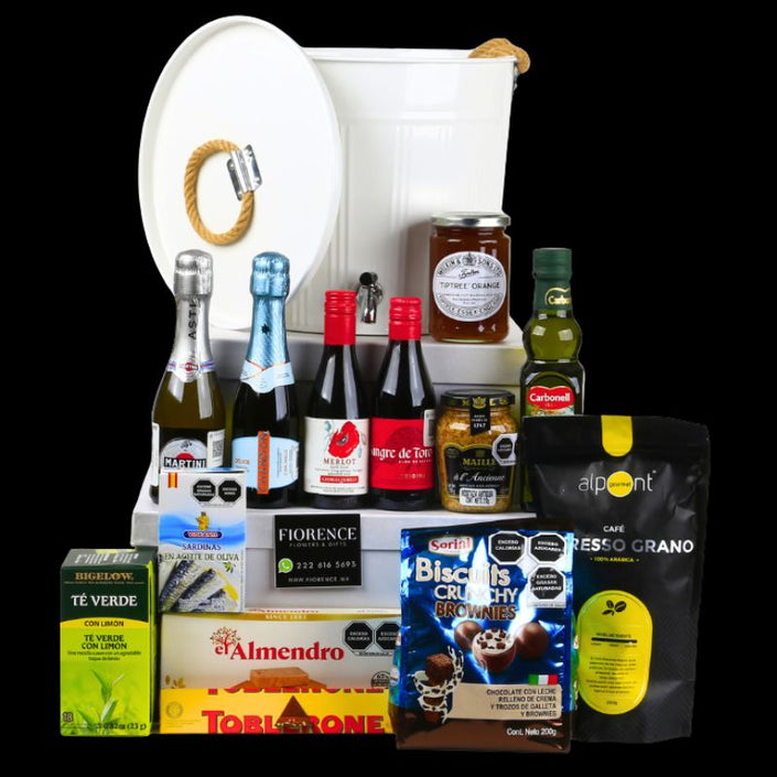 Luxury gift with wines and gourmet selection.