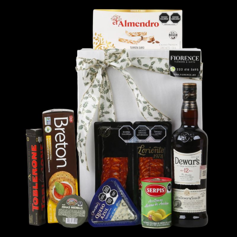 Regalo navideño con Whisky Dewar's y productos gourmet