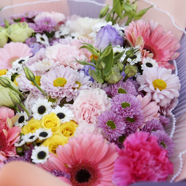 Ramo Pastel Dream: Mix de Gerberas y Margaritas Aesthetic